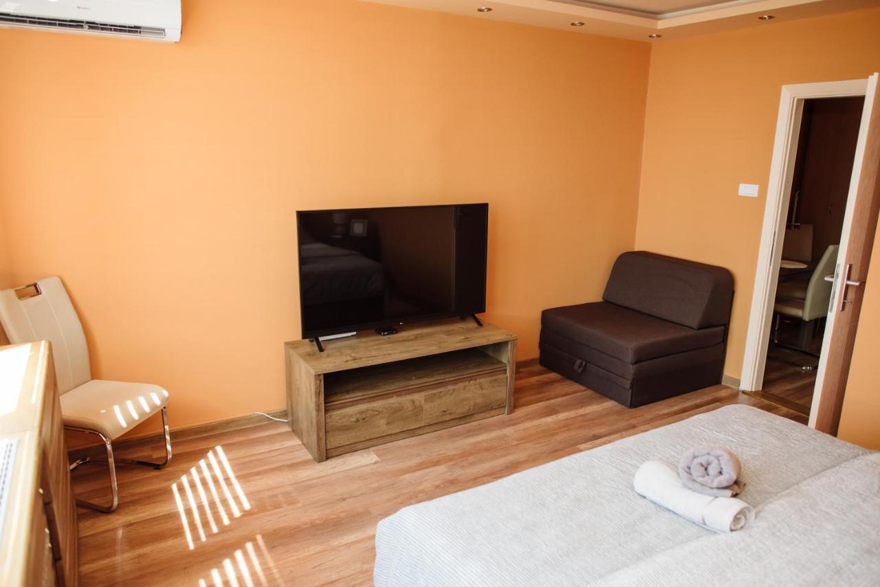 Lara Apartman Apartment Subotica Exterior foto